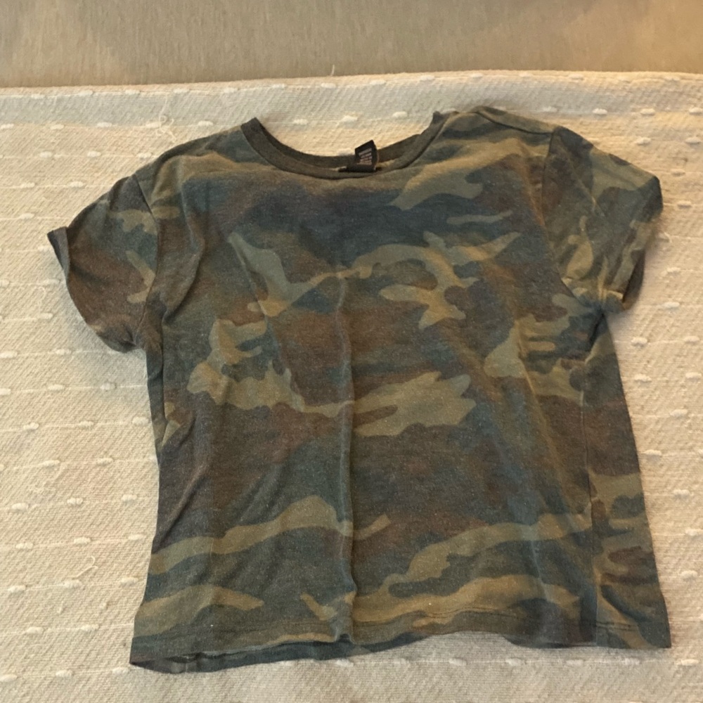 Forever 21 Camouflage Tee. Girls size 7/8